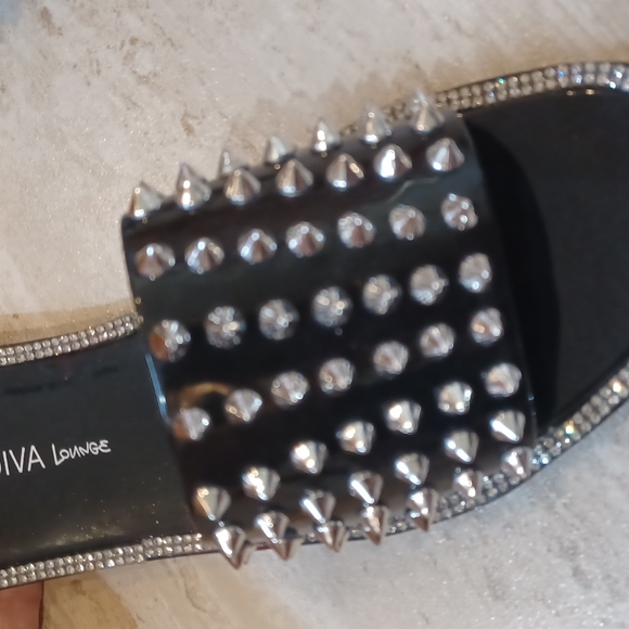 Stunning Wild Diva Lounge Studded Rhinestone Slides - Picture 3 of 10